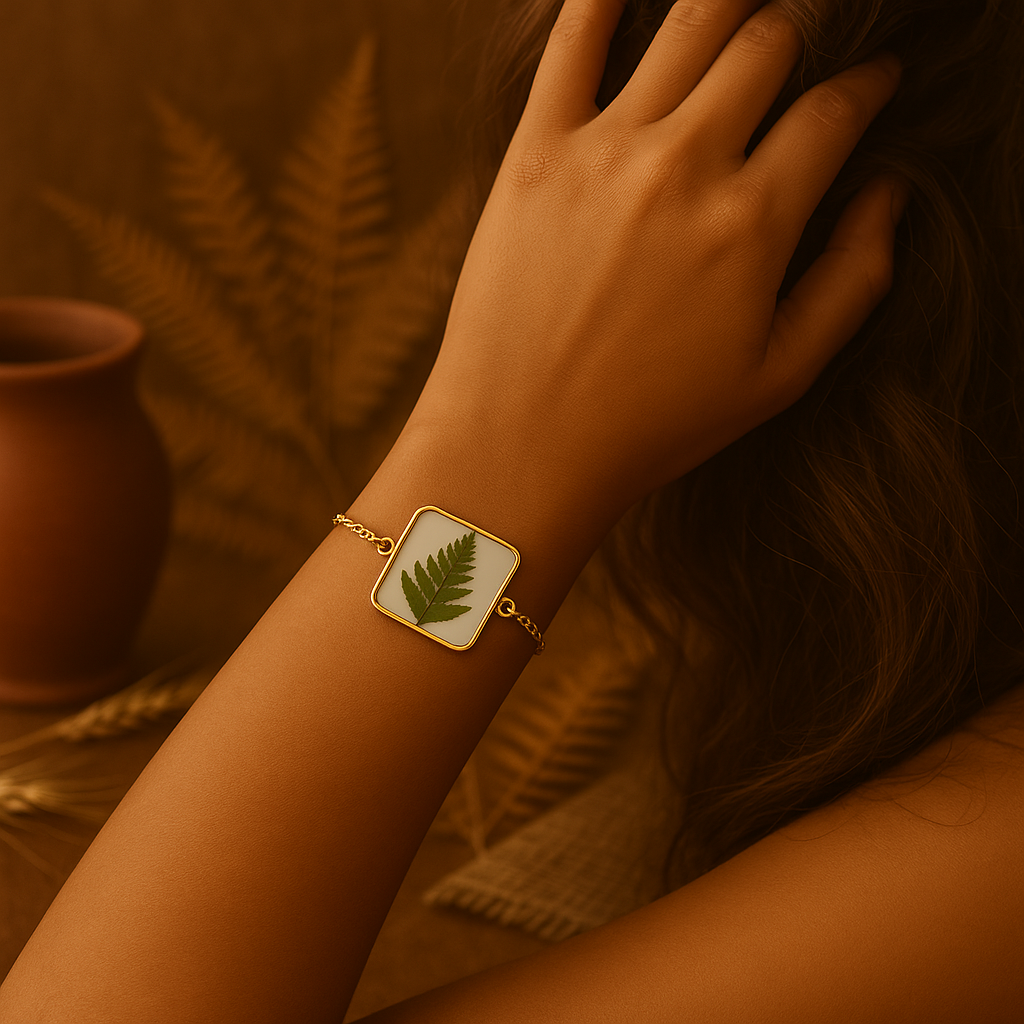 Fern Square Bracelet – Clear & Structured