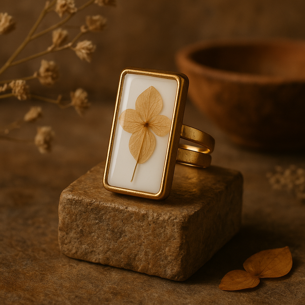 beige hydrangea ring 3.png